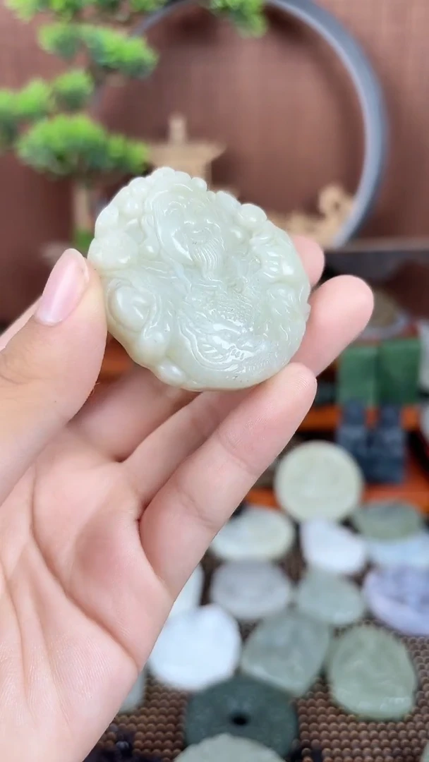 和田玉未镶嵌颈饰1