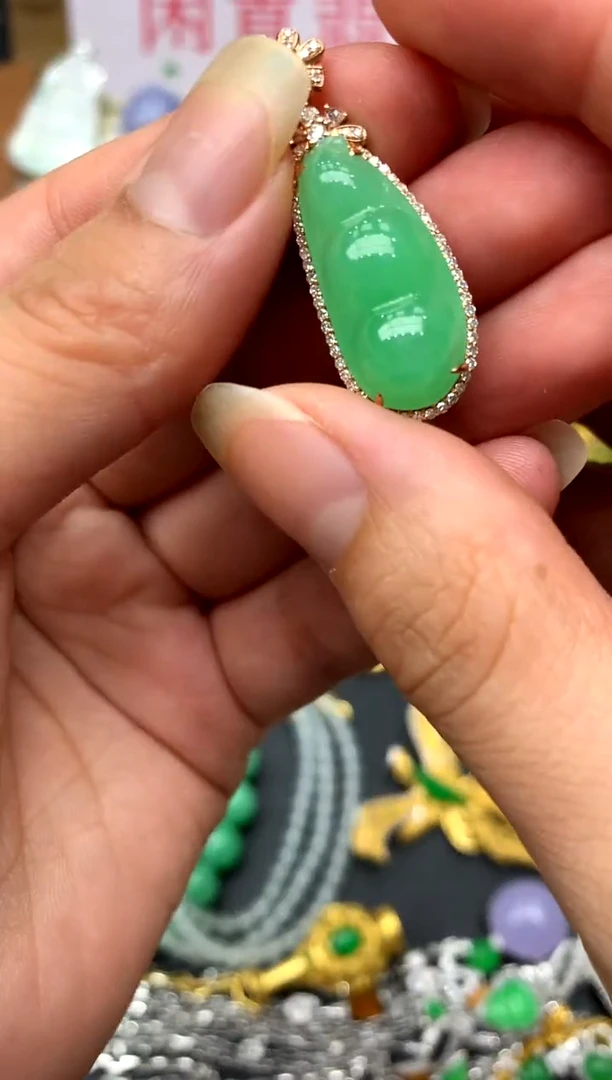 翡翠18K金镶嵌颈饰224-中国好珍宝