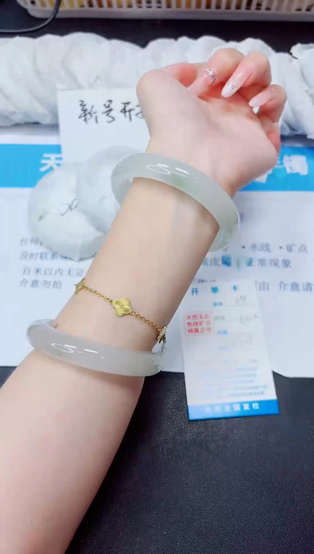 石英质玉手镯未镶嵌24/56.2