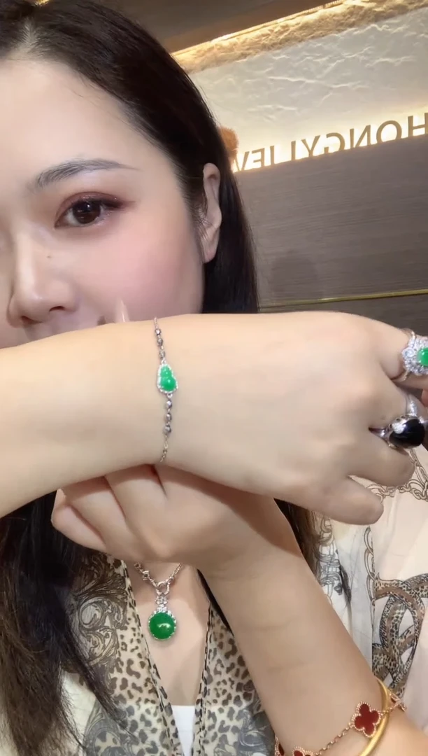 18K金镶嵌手链翡翠A8