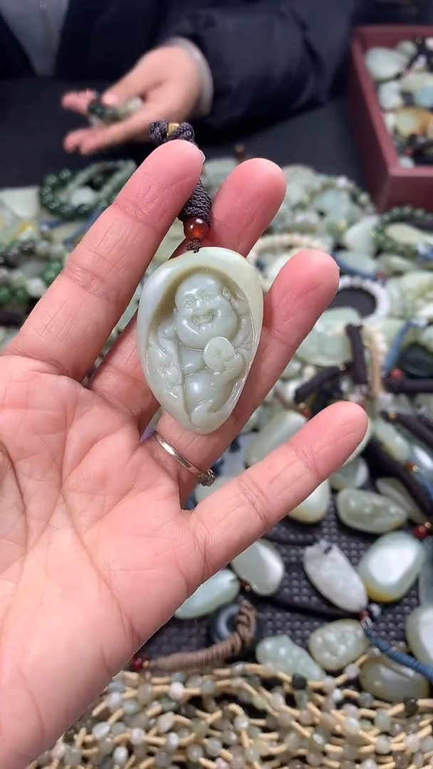 颈饰未镶嵌和田玉（多样性发一件）没有证书有瑕
