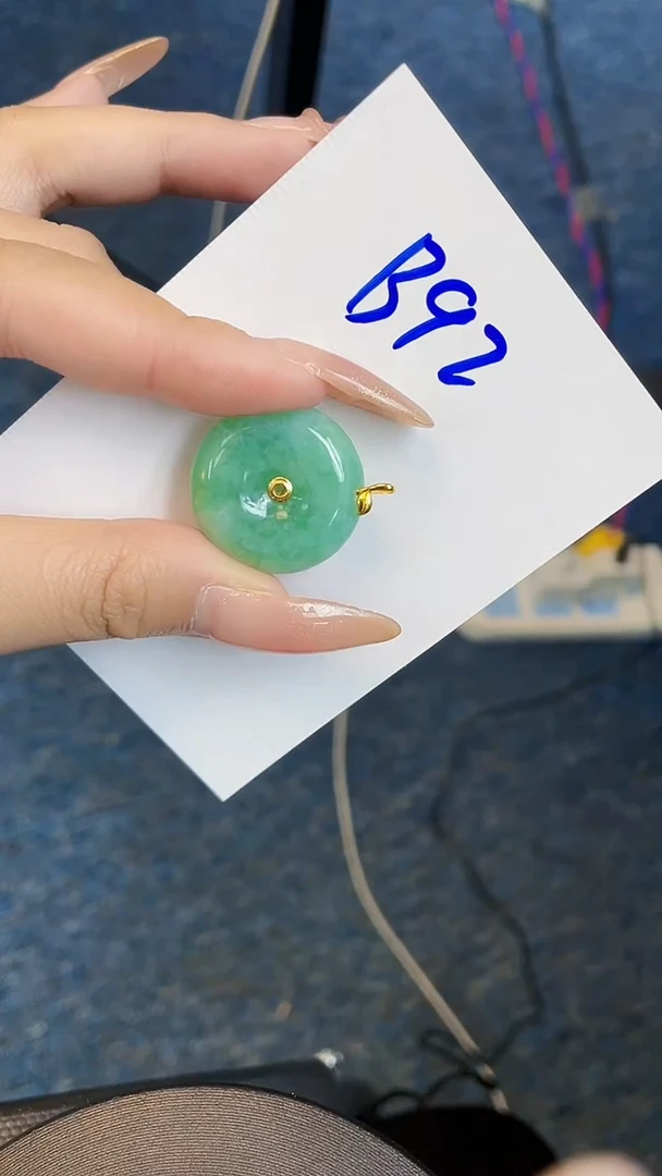 【闪购商品】翡翠颈饰18K金镶嵌00000000