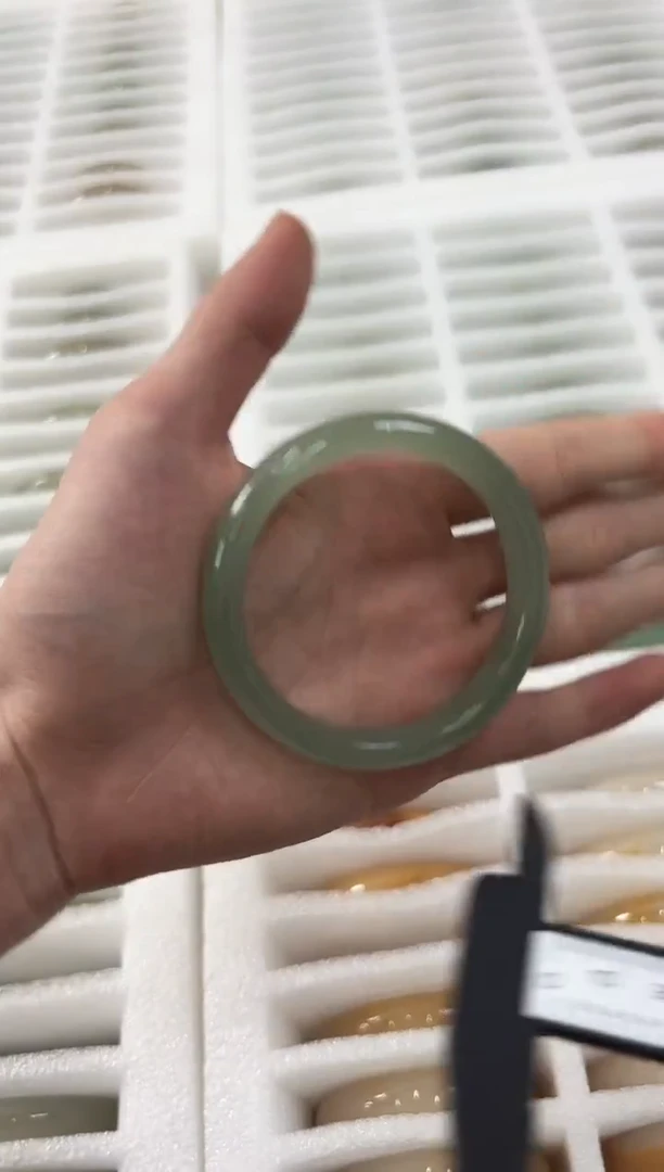 未镶嵌手镯石英质玉65-60D