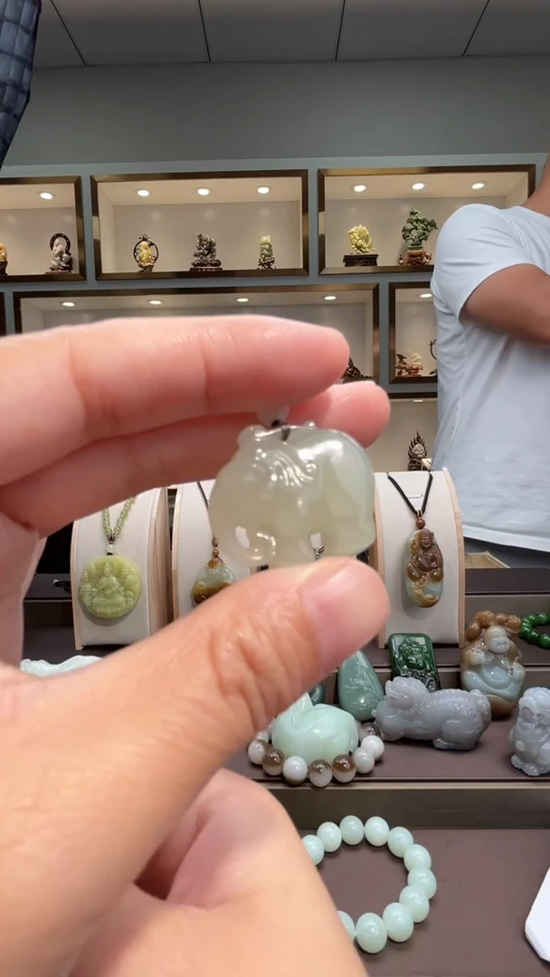 颈饰未镶嵌和田玉苏