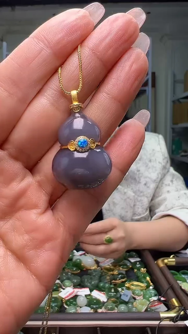 颈饰18K金镶嵌和田玉（多样性发货.发其一)12.09.17