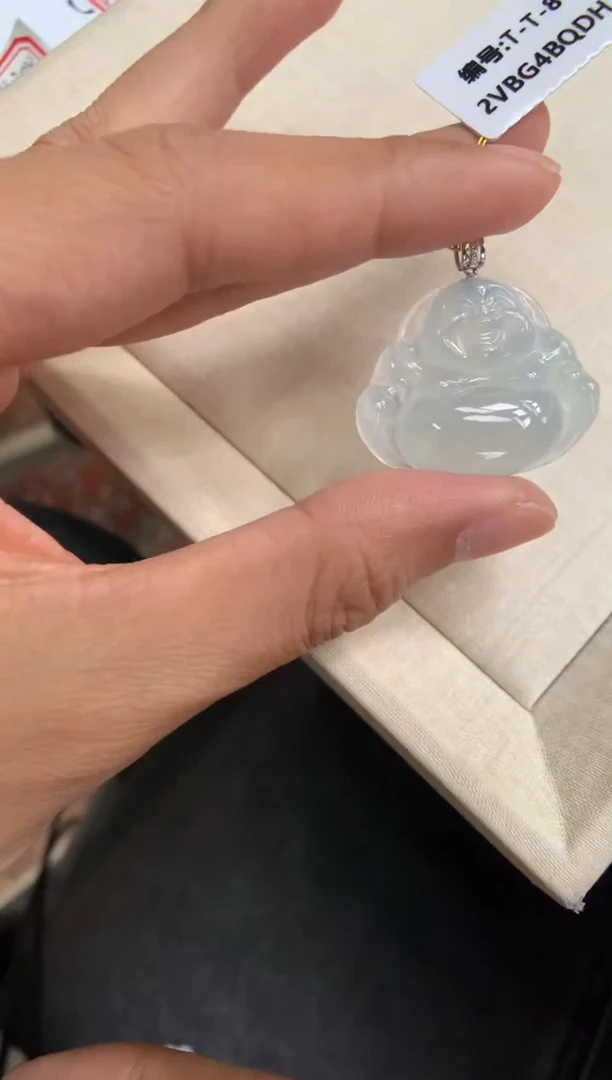 翡翠18K金镶嵌颈饰佛公