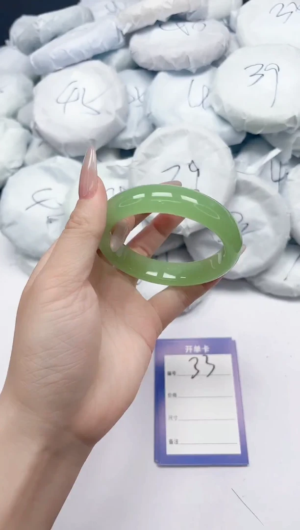 未镶嵌手镯石英质玉33/58