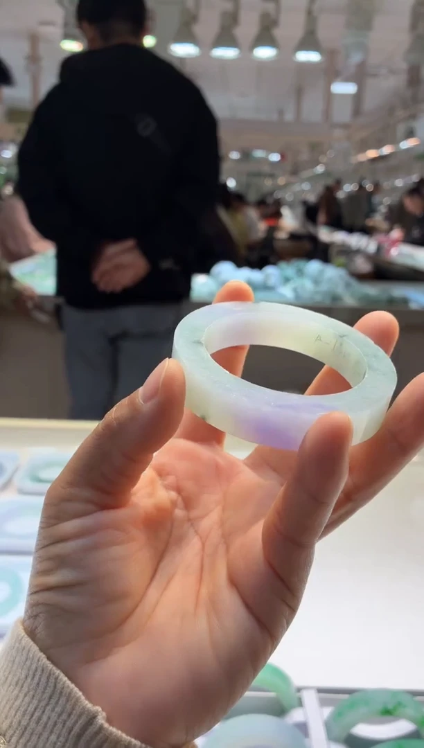 未镶嵌手镯定制定制翡翠参考价中万