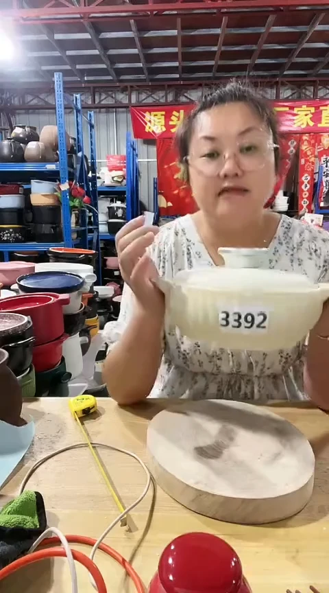3392瑕疵米白锅带盖不圆