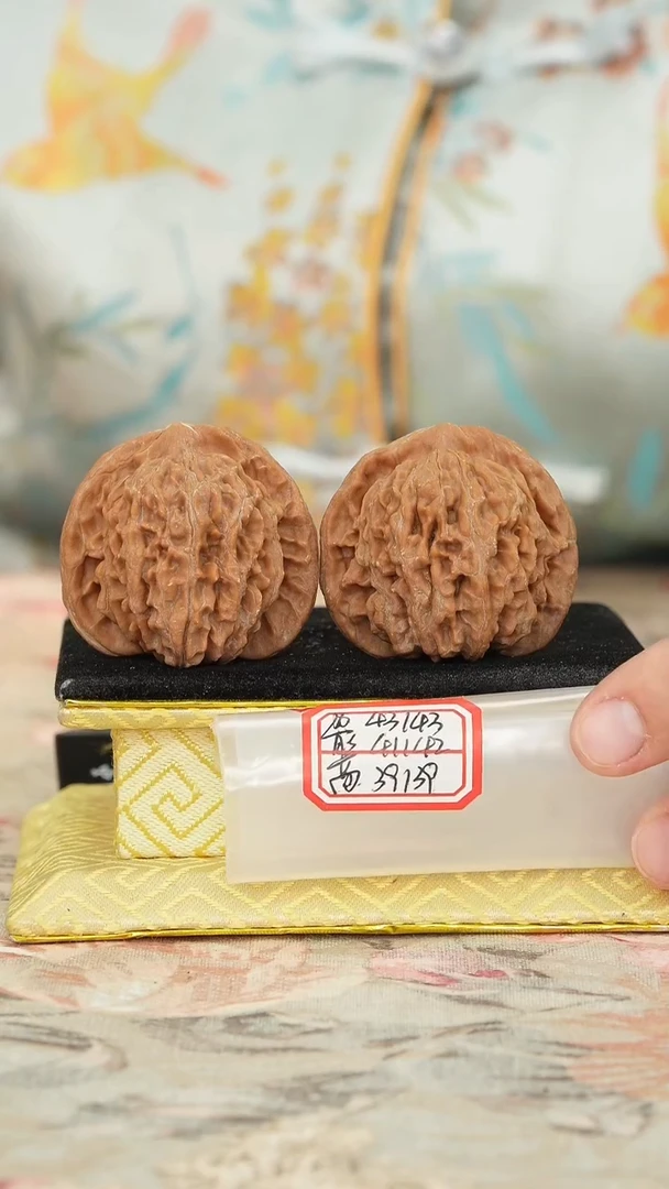 【闪购商品】文玩核桃把件一代楼