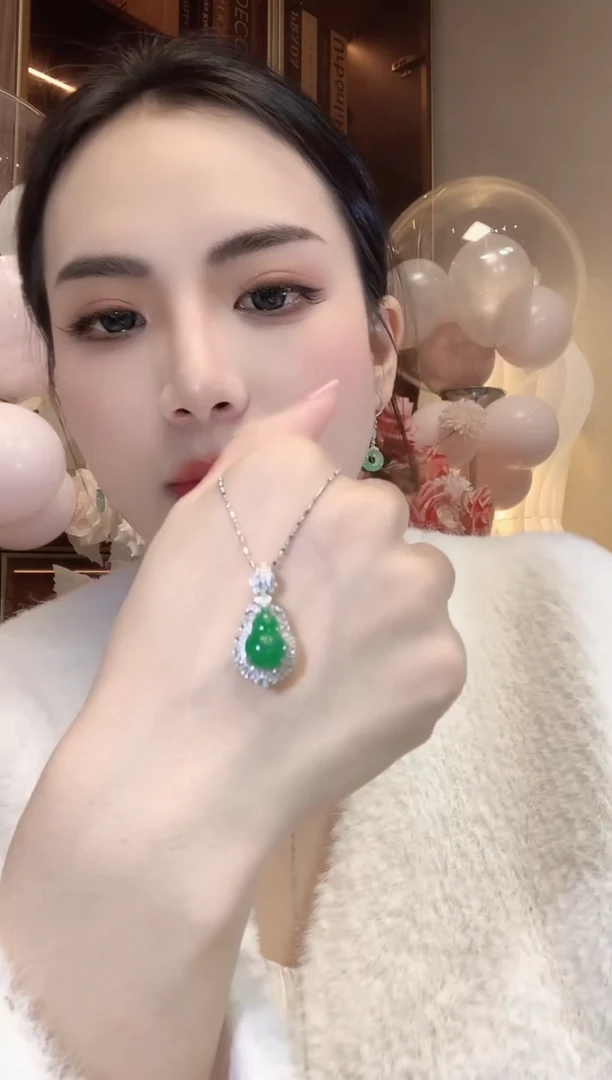 【闪购商品】翡翠吊坠(不含链)18K金镶嵌A72