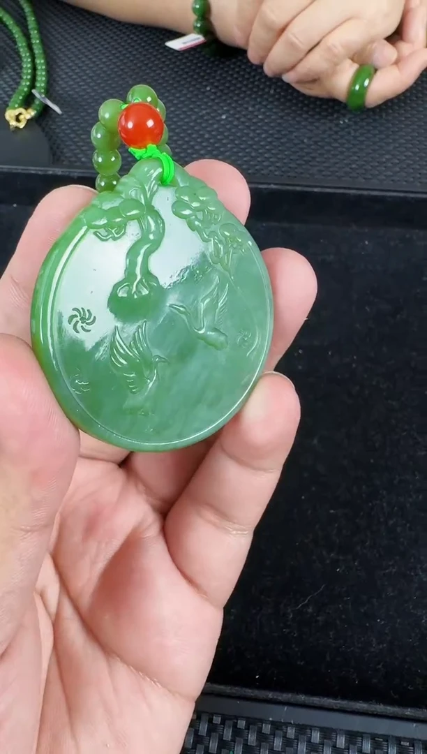和田玉（碧玉）未镶嵌颈饰松鹤延年粉绿