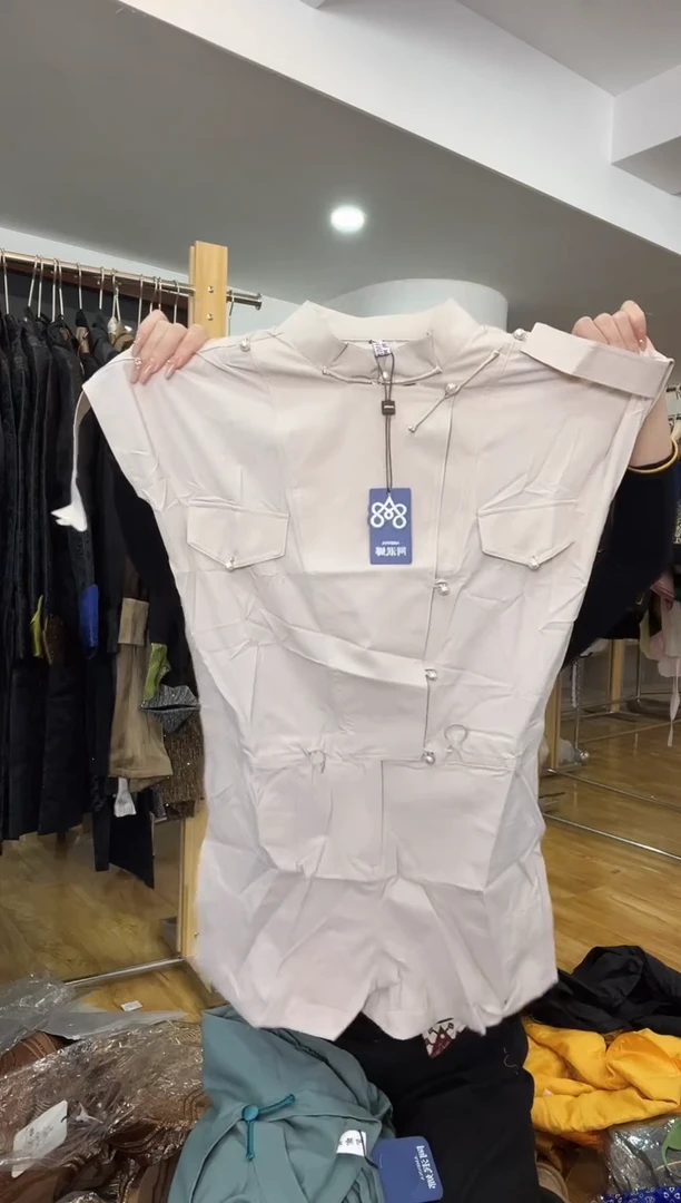 连体衣       S码         100斤