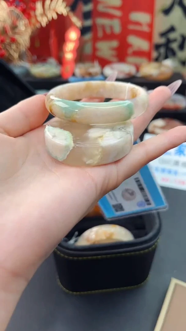 【闪购商品】石英质玉手镯未镶嵌赠送镯心（52圈口）