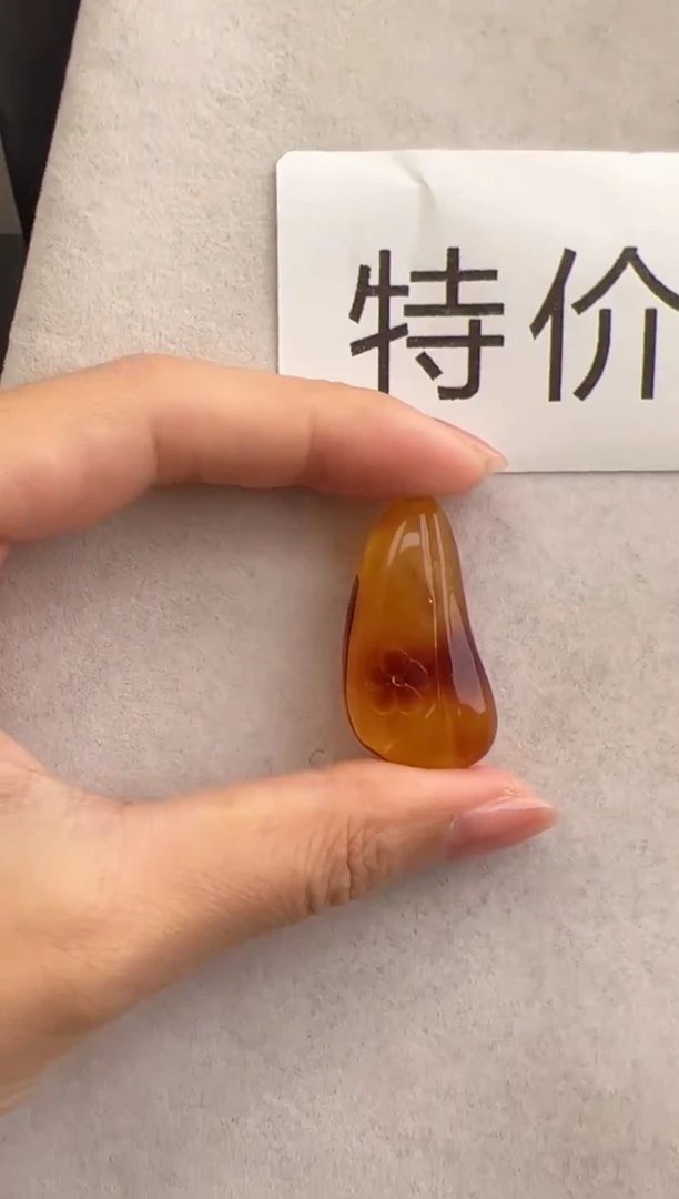 【闪购商品】琥珀裸石未镶嵌10210075-吊坠