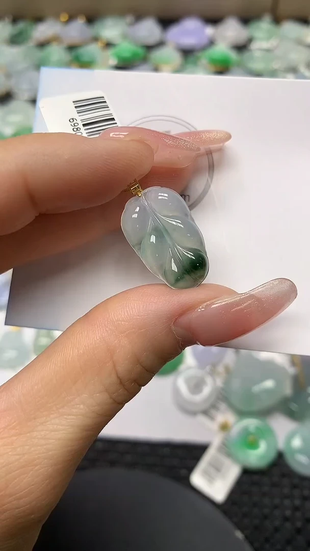 颈饰18K金镶嵌翡翠a货支持复检百元以上9元证书费自理