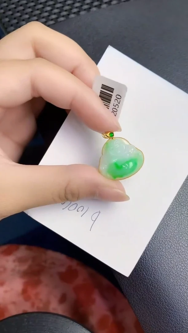 翡翠18K金镶嵌颈饰000000000