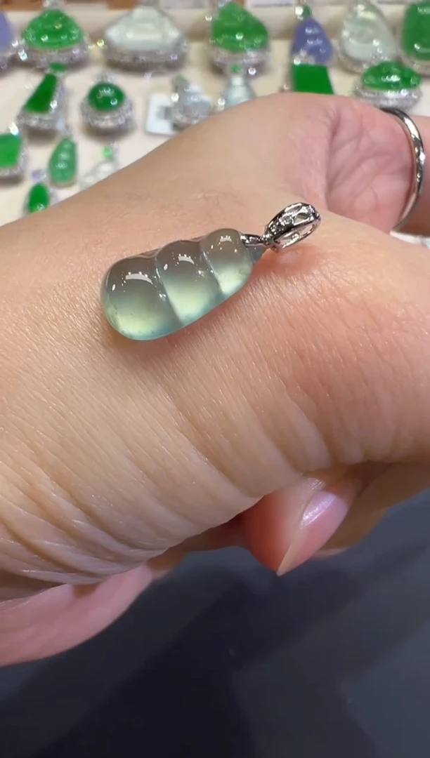 吊坠(不含链)18K金镶嵌翡翠B358|980