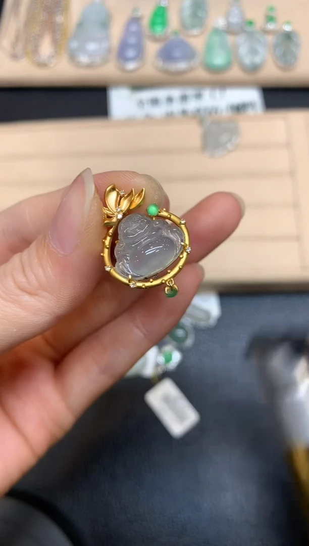 【闪购商品】翡翠颈饰18K金镶嵌佛公【无服务费】