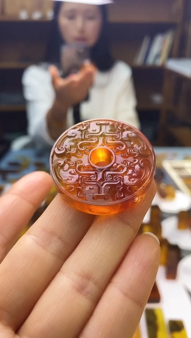琥珀颈饰未镶嵌SN83-42（夔牛）