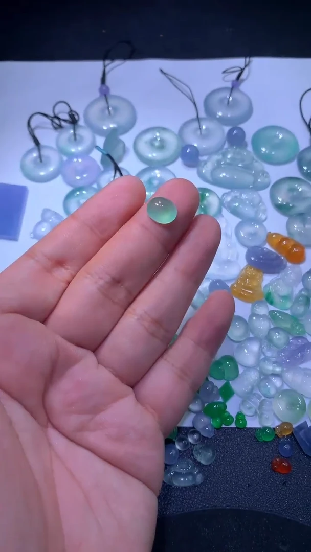 翡翠未镶嵌颈饰蛋面