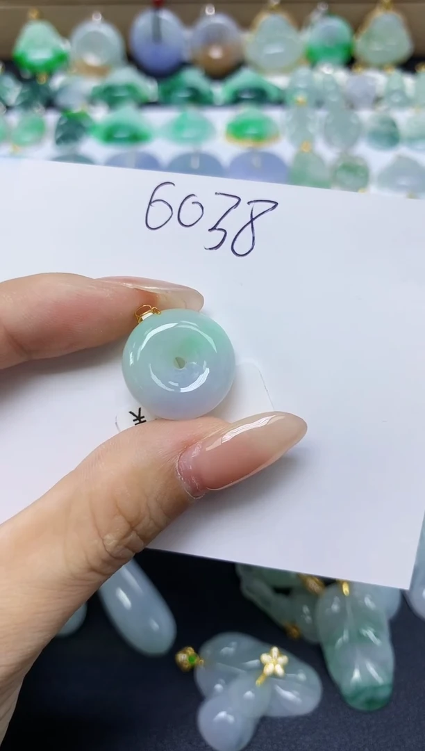 翡翠未镶嵌颈饰 天然缅甸翡翠A货