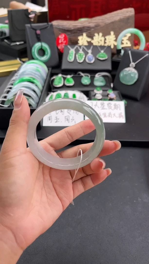 翡翠手镯未镶嵌手镯