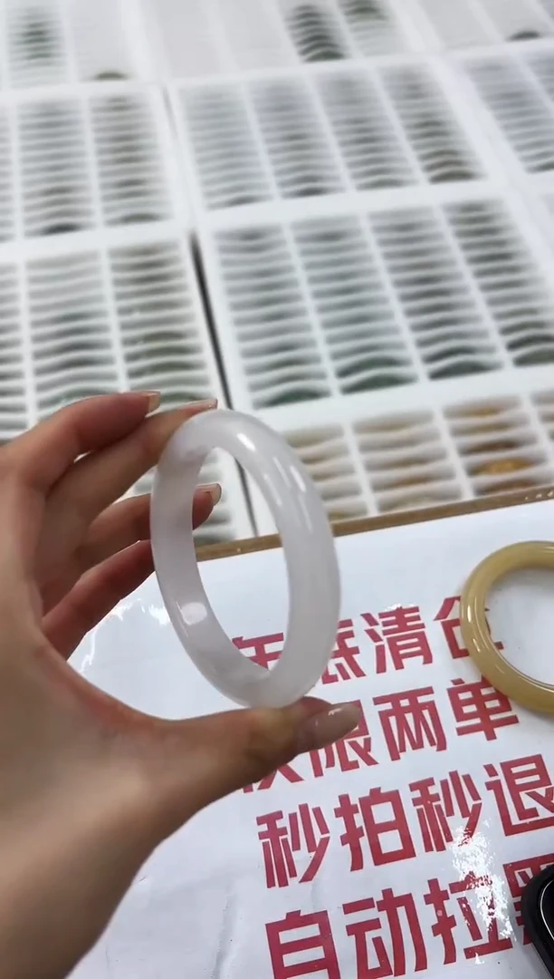 未镶嵌手镯石英质玉141-56B
