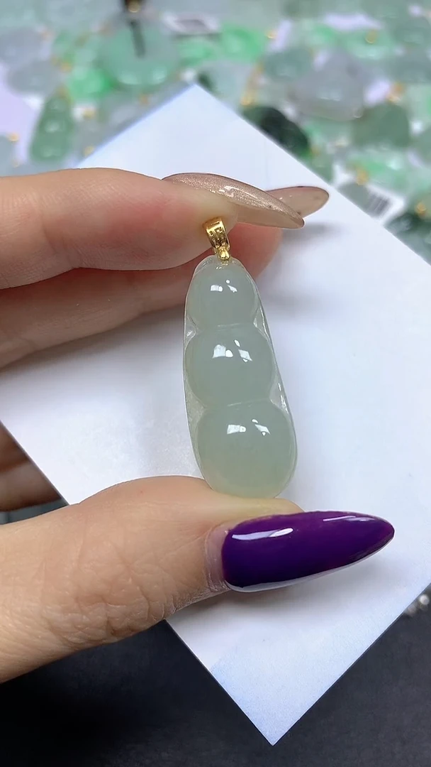 颈饰未镶嵌翡翠