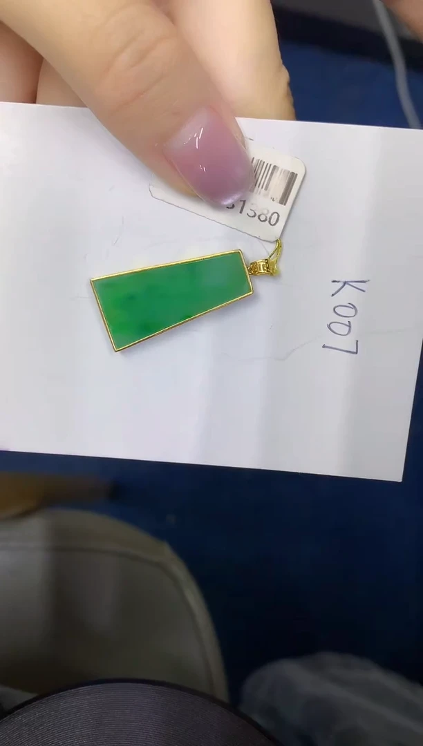 颈饰18K金镶嵌翡翠缅甸天然翡翠A货