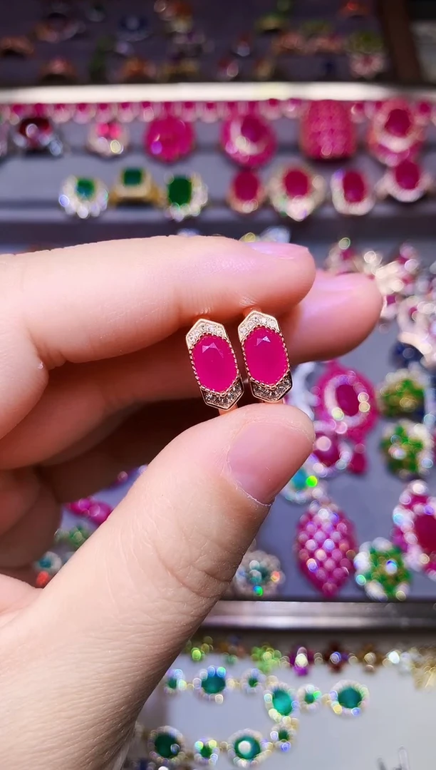 银S925镶嵌耳饰红宝石....