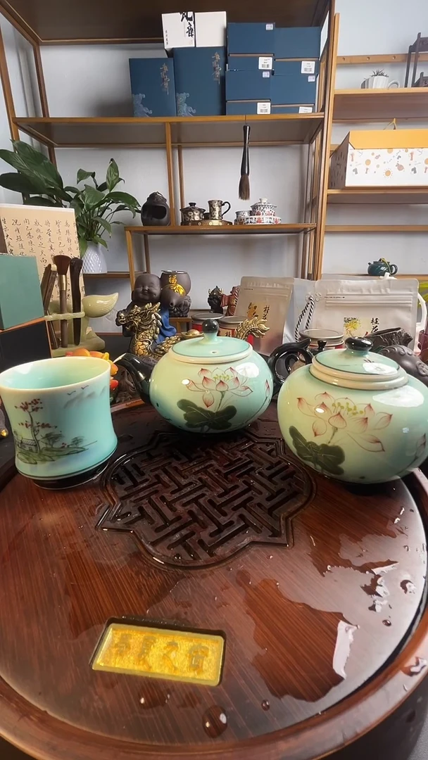 手绘茶壶+主人杯+送罐子