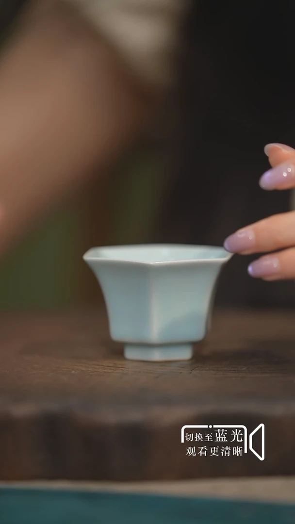 六方杯-淡天青无纹-眉