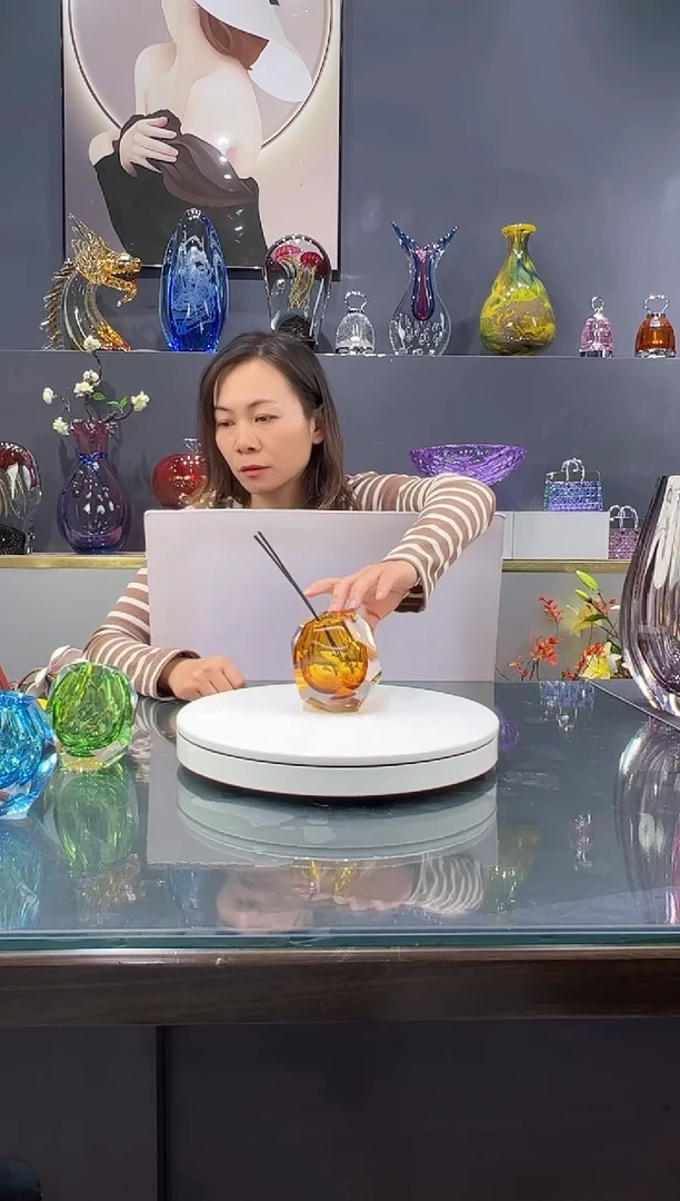 手工艺品琉璃    水晶琉璃香薰瓶1个