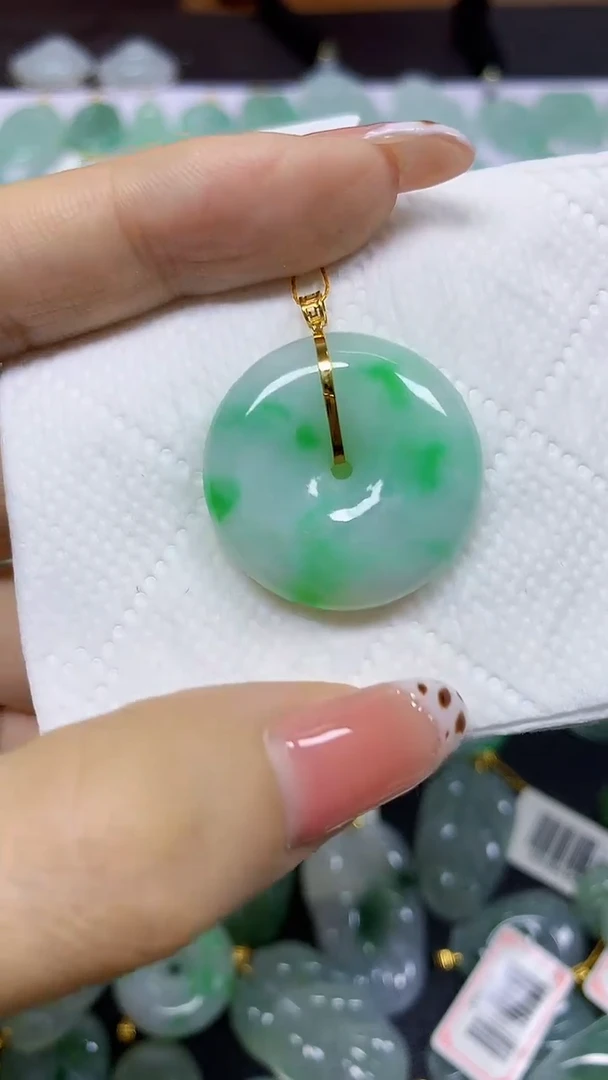 颈饰18K金镶嵌翡翠天然翡翠A货