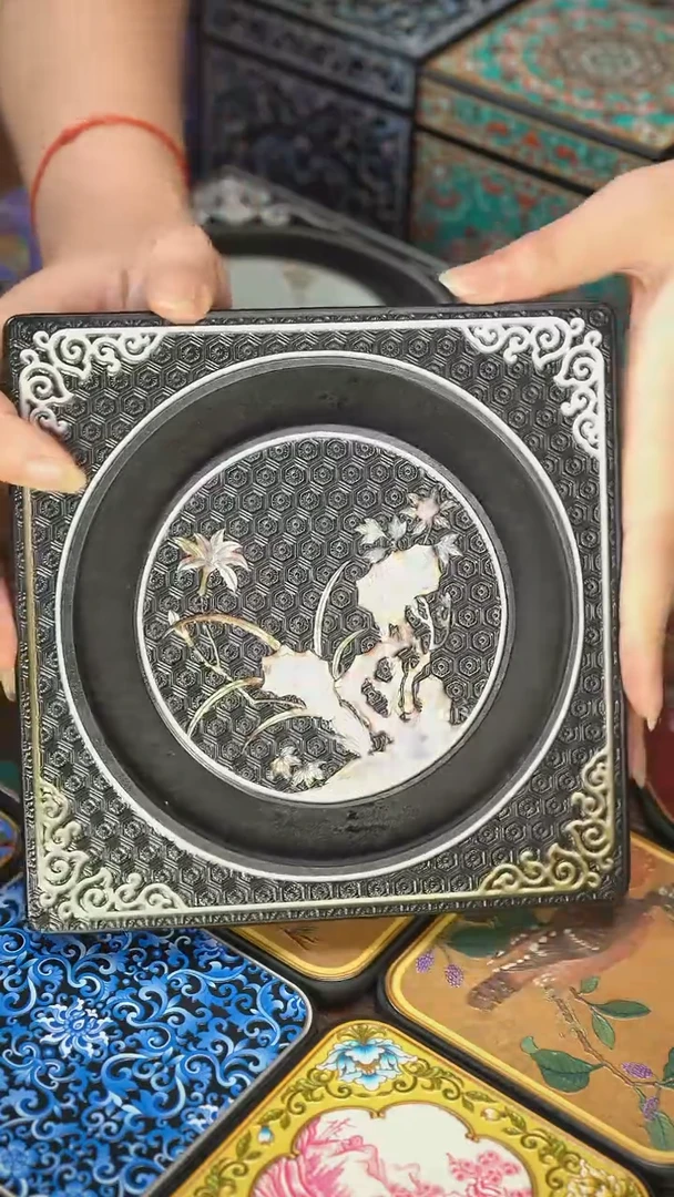 壹藏贰宝龟背螺钿纹小壶承