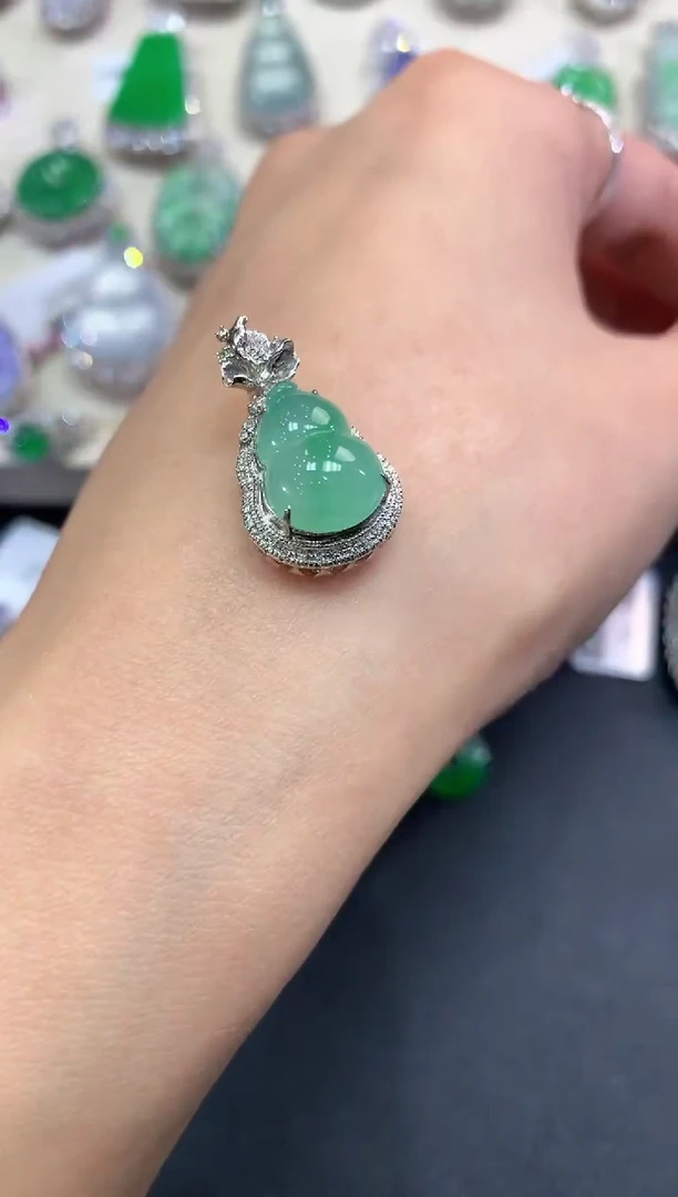 【闪购商品】翡翠吊坠(不含链)18K金镶嵌q16