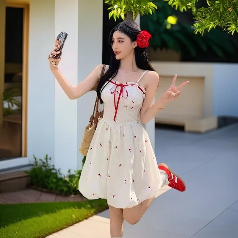 轻奢推荐法式刺绣碎花连衣裙女装夏季吊带裙显瘦花苞短裙子两件套