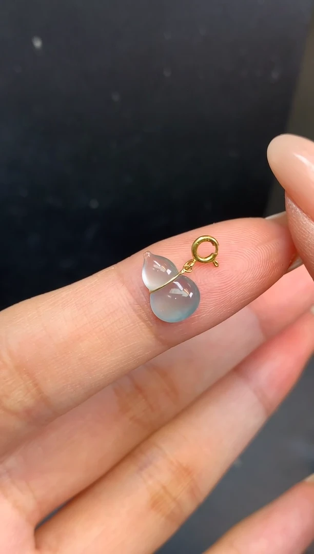 颈饰18K金镶嵌翡翠小滴溜葫芦