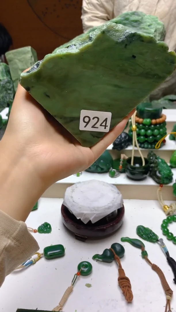 未镶嵌和田玉（碧玉）珠宝半成品1