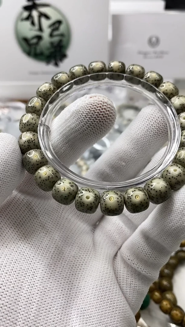 手串星月菩提105  石玉料糯冰10*9mm