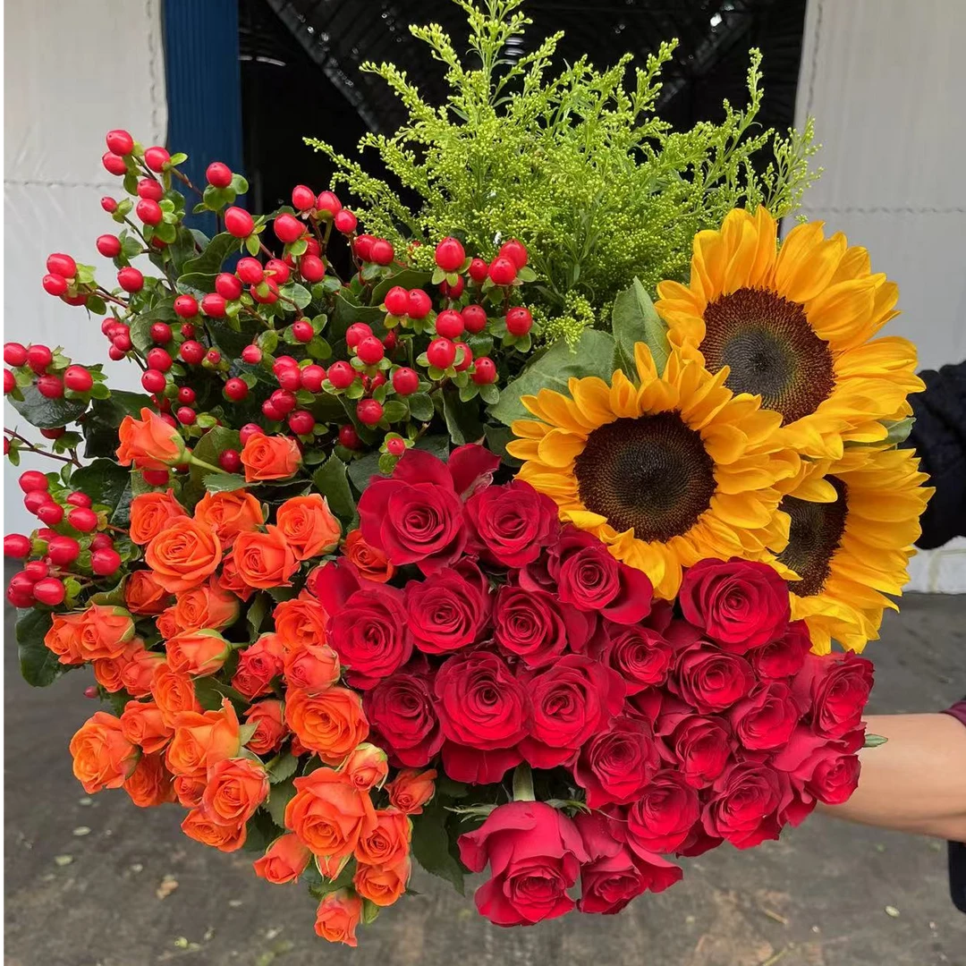 红玫瑰5枝+向日葵3枝+橙芭比2-3只+红豆+配草5只云南昆明基地鲜花