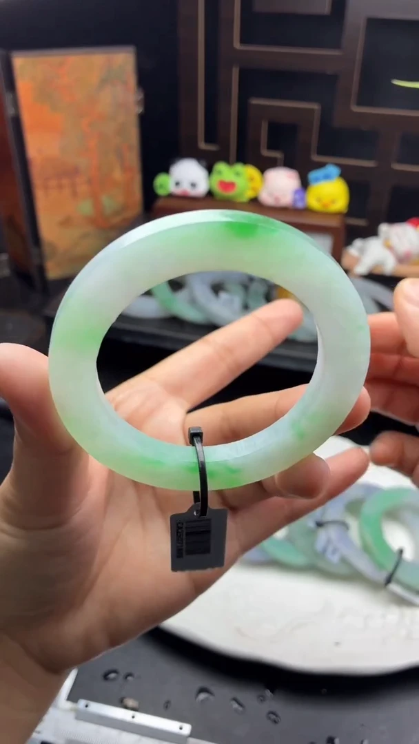 未镶嵌手镯定制翡翠冰胶阳绿白底青美美镯52-60-82