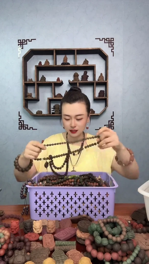 泥塑微瑕豆蔻香身丸脖挂设计