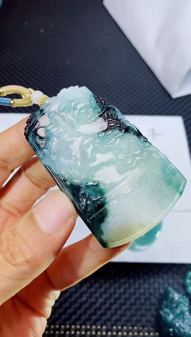 翡翠未镶嵌颈饰