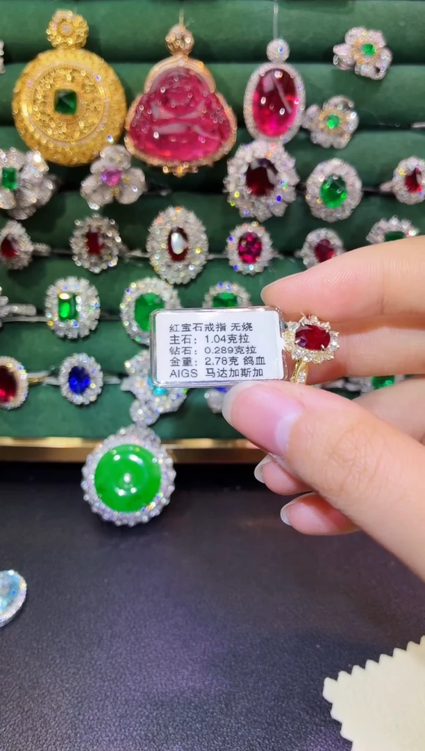 18K金镶嵌戒指红宝石1.04克拉