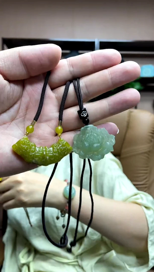 岫玉未镶嵌吊坠·微瑕
