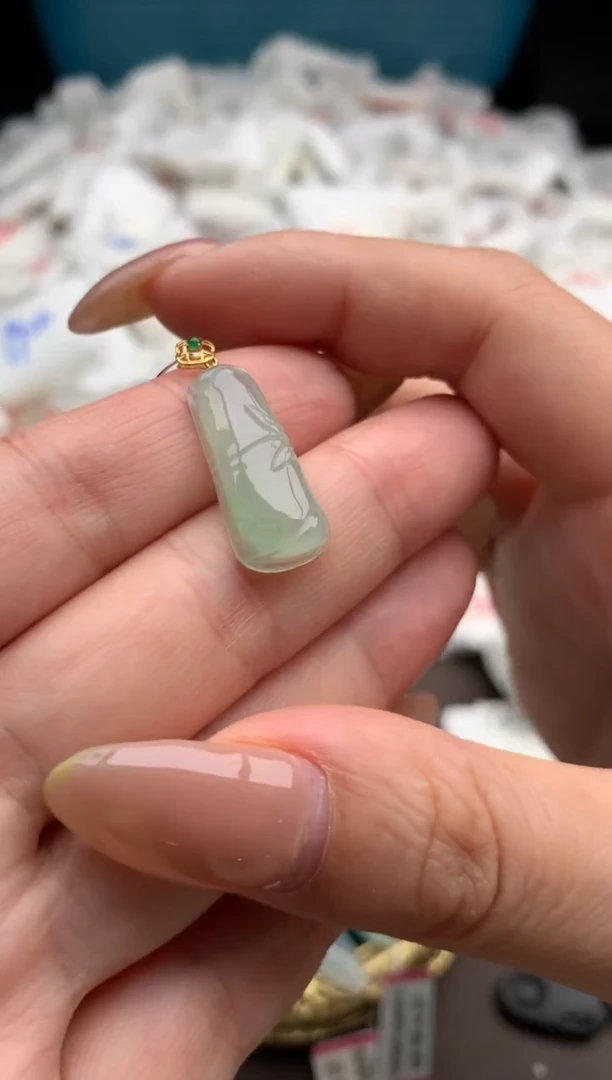 【闪购商品】翡翠颈饰18K金镶嵌一