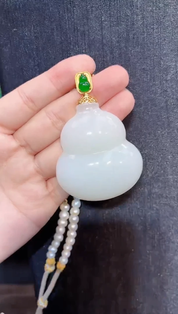 吊坠(赠链)18K金镶嵌和田玉54MM多样性发一