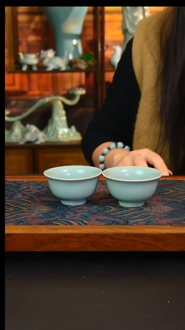 瓷片仿古釉压手杯一对，全品